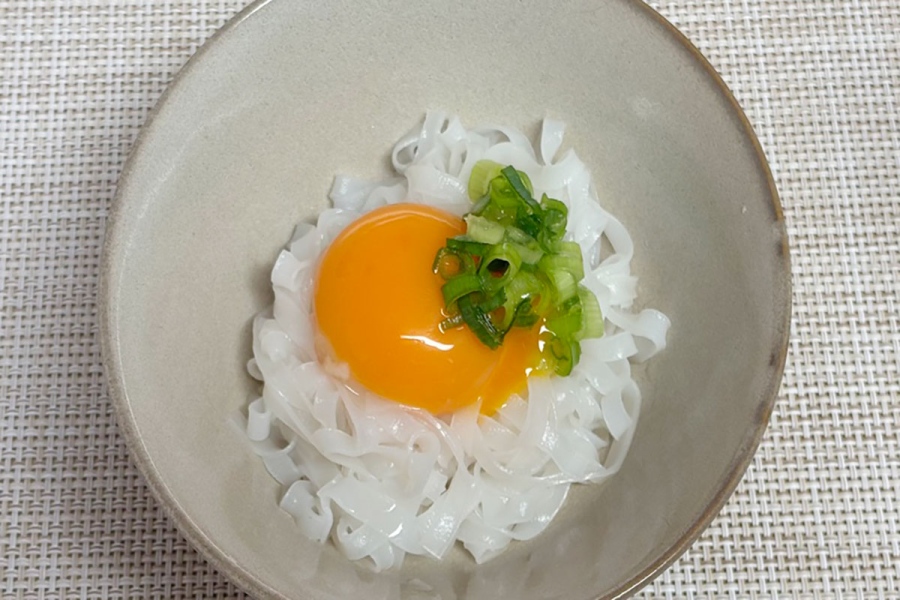 komemen_acecook3 | Lmaga.jp たまごかけごはんならぬ、たまごかけ米めんはどうだろう?