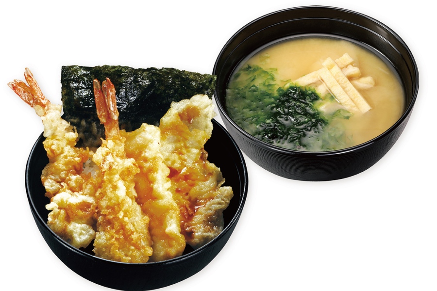 kura2026_1028_3 | Lmaga.jp 「くら寿司」のランチ 天丼セット(一部店舗ではあおさ入り味噌汁・500円)