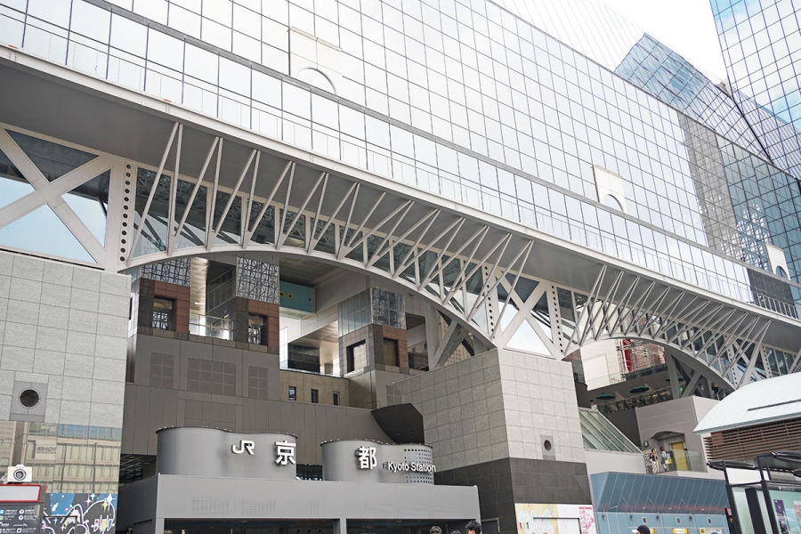 kyotoeki_202610_1 | Lmaga.jp JR京都駅の外観(10月22日撮影/Lmaga.jp)
