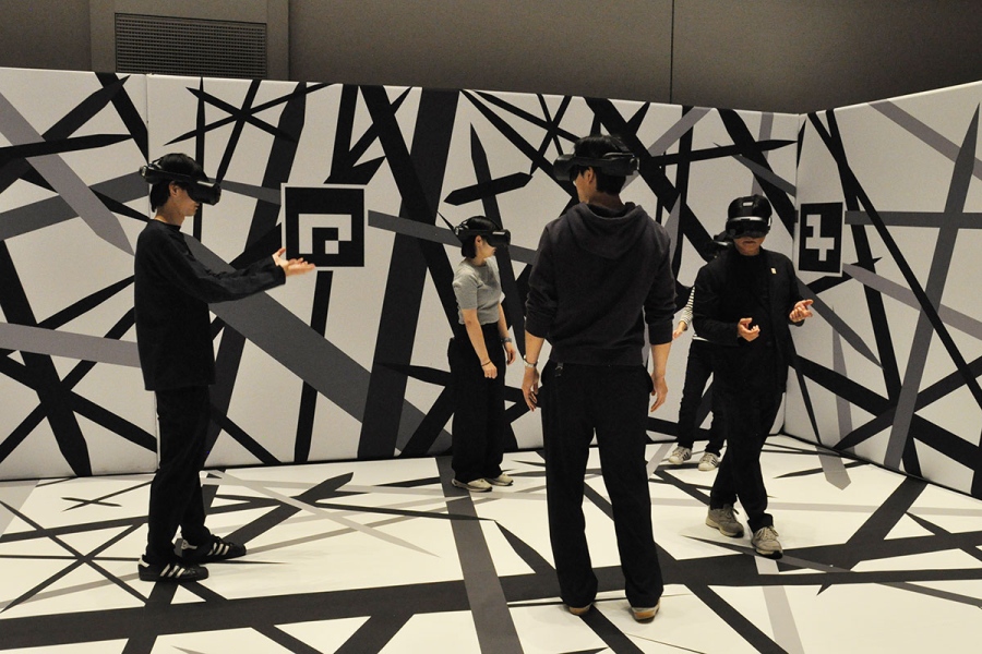 nhkvr_osakajo16 | Lmaga.jp NHKVR『サムライの見た夢~幻の豊臣大坂城~』VR体験の様子(10月7日/NHK大阪放送局)