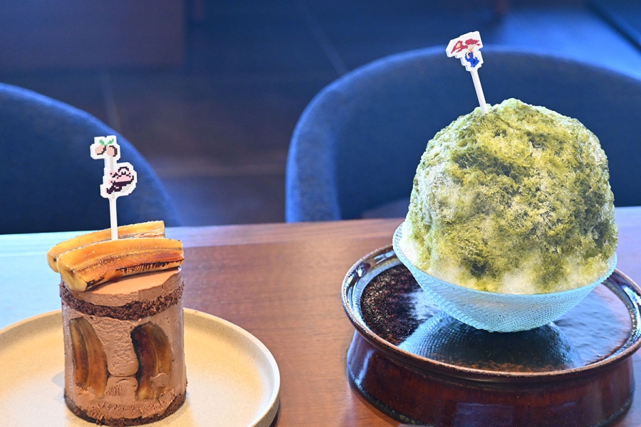 nintendo_superfamilyrestaurant19 | Lmaga.jp ふわふわ氷に抹茶の香り、中には小豆と白玉が広がる「かき氷マウンテン」(2000円・税別)、チョコスポンジとショコラクリーム、キャラメルバナナが香る森のチョコレートバナナケーキ(2〜3名向け/1600円・税別)