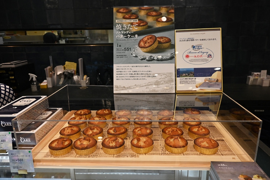 ozumi2026_1024_7 | Lmaga.jp 「焼きたて ノルマンディーバターケーキ」(551円・各日100個限定)フランス産粗塩も使用(Lmaga.jp撮影)