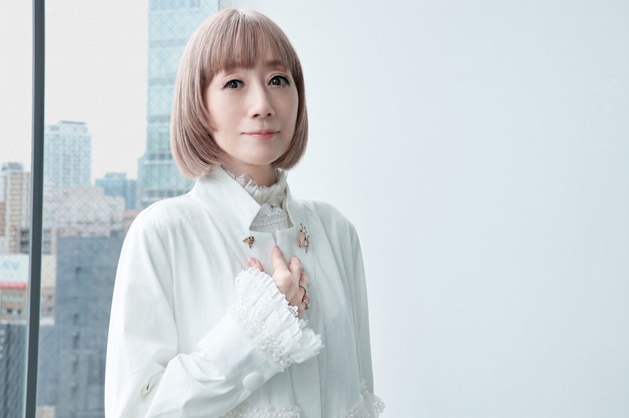 suzukazemayo_interview_zenpen_4 | Lmaga.jp 『エリザベート』の主役エリザベートも信念の人。「もしかして似ているのかもしれない」と笑顔で話す涼風さん(撮影/小野寺亜紀)