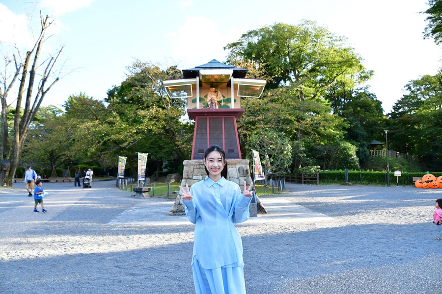 toyotomikyodai_asahi_okazaki4 | Lmaga.jp 家康公からくり時計と。『豊臣兄弟!』あさひ役・倉沢杏菜 (C)NHK