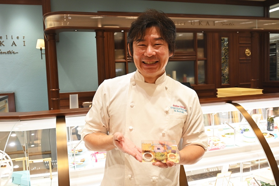 ukai2026_1023_7 | Lmaga.jp 鈴木滋夫シェフは「賞味期限が当日中のできたてスイーツと、日保ちするギフト用、どちらも用途に合わせて楽しんでいただければ」と話す(Lmaga.jp撮影)