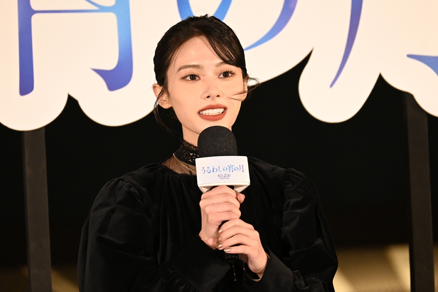 uruwashi2026_1014_3 | Lmaga.jp 神戸のメリケンパークにサプライズ登場した安斉星来(10月14日・メリケンパーク/Lmaga.jp撮影)