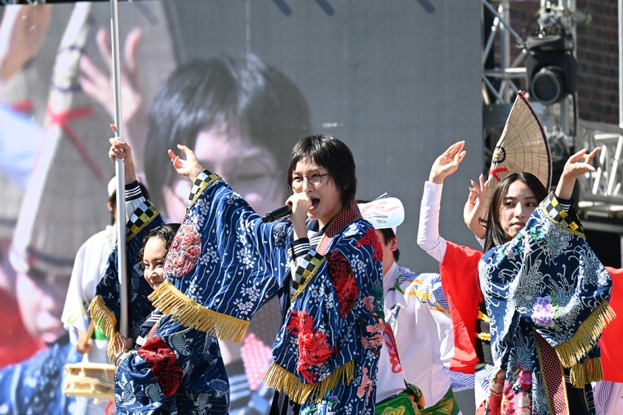 usj2026_1013_21 | Lmaga.jp 『“EXPO Beat Jam”』に出演した新しい学校のリーダーズ(10月13日・USJ/Lmaga.jp撮影)