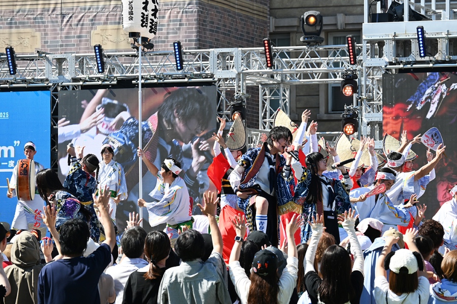 usj2026_1013_8 | Lmaga.jp 『“EXPO Beat Jam”』に出演した新しい学校のリーダーズ(10月13日・USJ/Lmaga.jp撮影)
