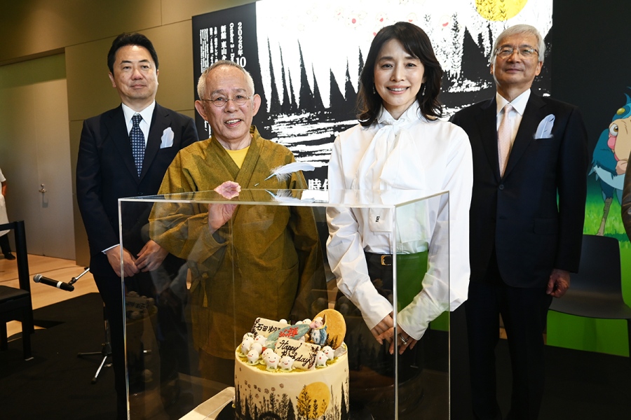 zen2026_1002_13 | Lmaga.jp 『禅とジブリ』京都展の開会式に登場した鈴木敏夫、石田ゆり子(10月2日・京都市京セラ美術館/Lmaga.jp撮影)
