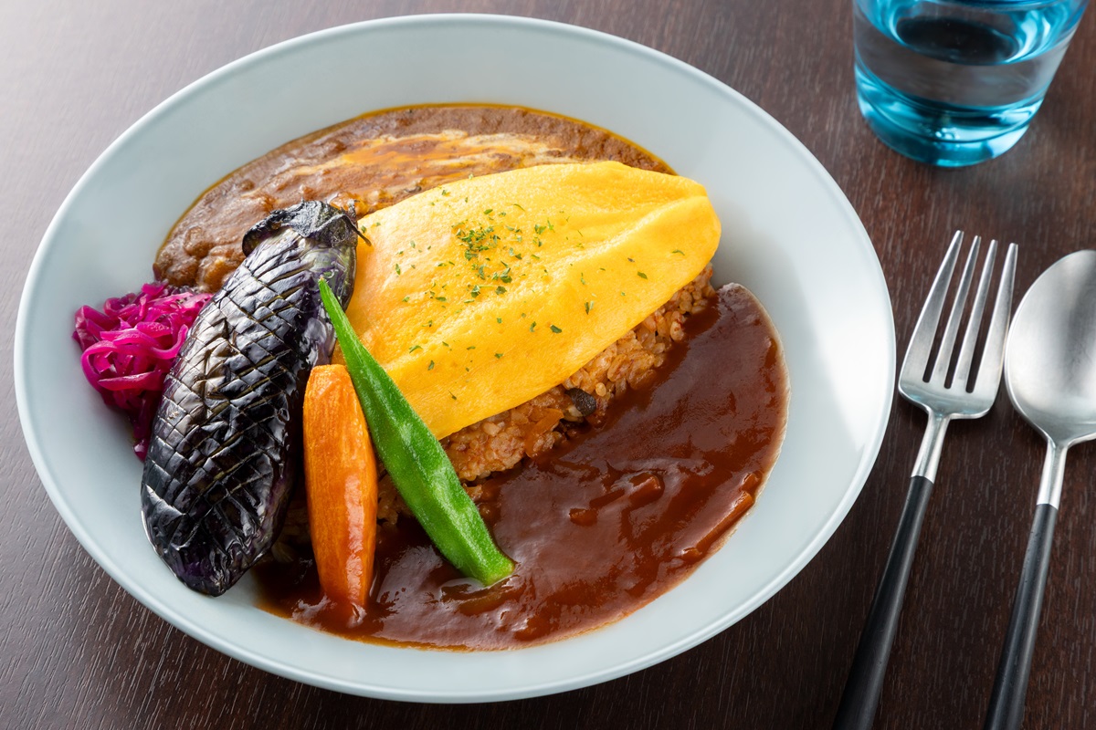 大阪・オムライス発祥の老舗「北極星」とコラボレーション 「キャプション by Hyatt なんば 大阪」2周年記念 魚貝出汁ごはんで味わう、新感覚オムライスが登場